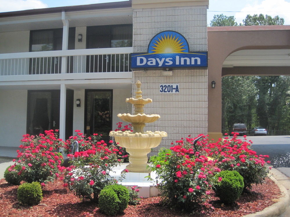 Days Inn By Wyndham Raleigh Midtown Exteriör bild